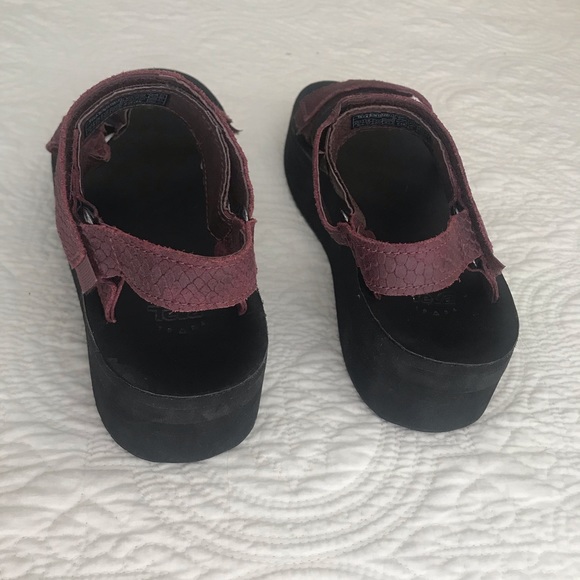 Teva Platform Sandal. Size 10 - Picture 4 of 5